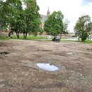 Tvarkys aikštelę prie bažnyčios