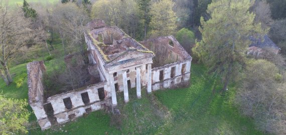 Neregėti Onuškio dvaro griuvėsiai (video)