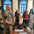 Įsimintinas vakaras mokykloje: pažintis su kinologais, policininko bei kario profesijomis (foto)