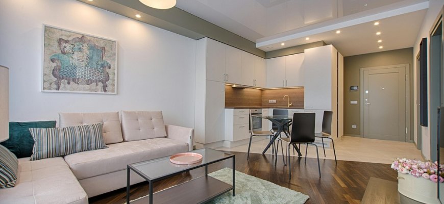 Kaip tinkamai apšviesti svetainę su virtuve?