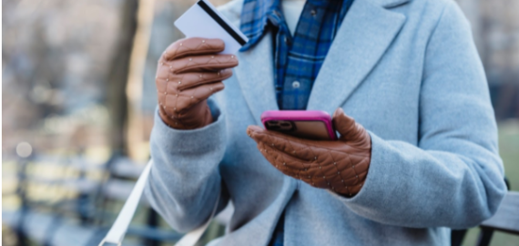 Pavasarinės striukės moterims – kaip pasirinkti tinkamą?