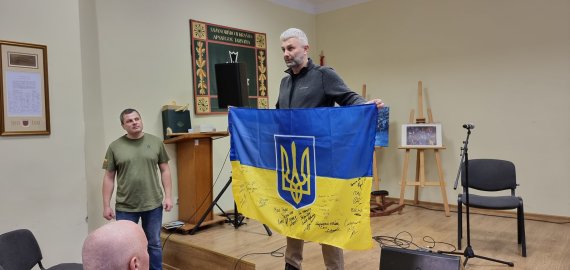 Aukcione už Ukrainos vėliavą sumokėta beveik 400 eurų (foto)