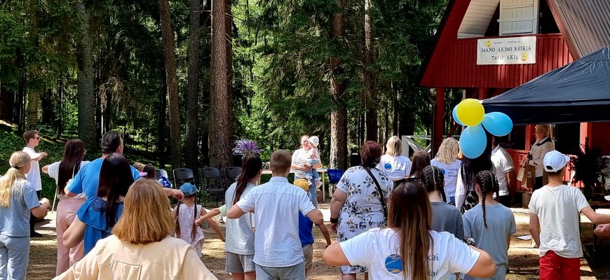Dienos stovyklos globojančioms šeimoms „Mano akims reikia tavo akių“ akimirkos (foto+video)