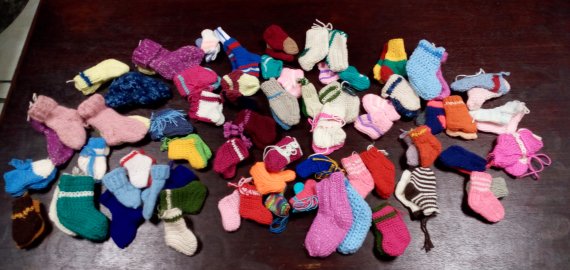 Pasaulinei  Dauno sindromo dienai - kojinyčių mezgimo akcija