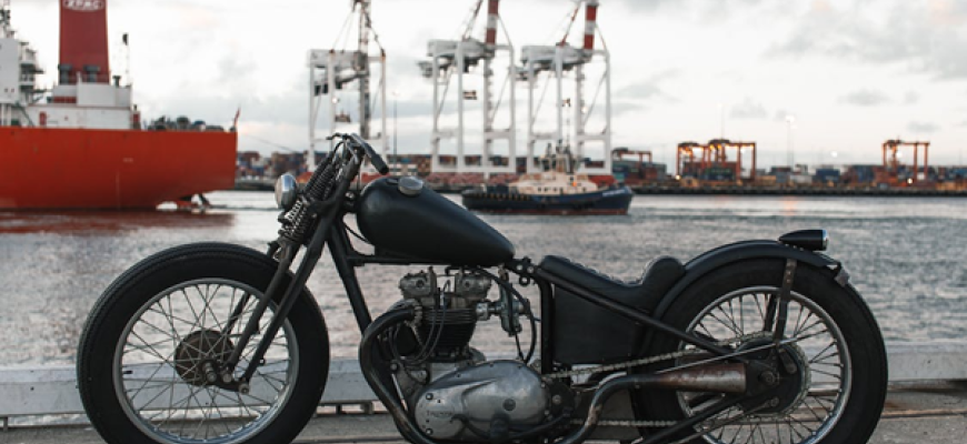 Lietuvos keliai dar slidūs, tačiau motociklininkai nelaukia: kaip pasirinkti tinkamą aprangą?