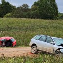 PAPILDYTA. Rokiškio rajone kaktomuša susidūrė du automobiliai: žuvo žmogus (foto)