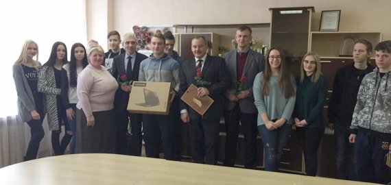 Verslininko A. Kazinavičiaus ir Seimo nario R. Martinėlio dovana Juodupės gimnazijos moksleiviui Matui Matickui