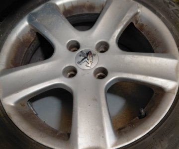 „Peugeot“ aliuminiai ratai su vasarinėmis padangomis
