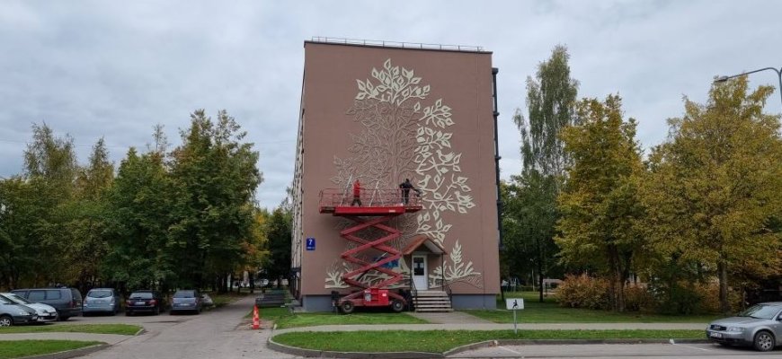 Spalio 1 d. - antrojo karpinių piešinio ant Taikos g. daugiabučio namo pristatymas