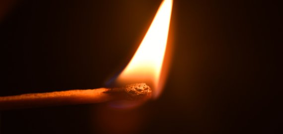 Ugniagesiai įspėja: padegus žolę, ugnis plinta žaibiškai