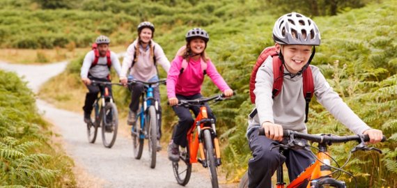 Aktyvus laisvalaikis lauke visai šeimai