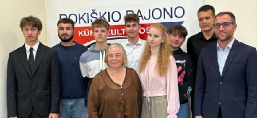 Rokiškio KKSC išleido jubiliejinę, 70-ąją abiturientų laidą (foto)