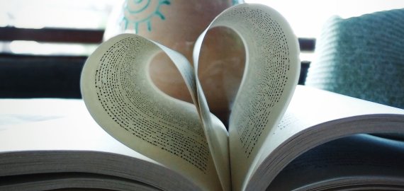 Rokiškio J. Keliuočio viešoji biblioteka šeimoms organizavo literatūrinį vakarą „Knygų pasaulis pilnas džiugų paslapčių“