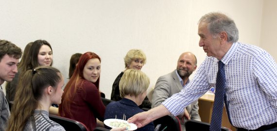 Apie gydančiųjų pieno galių įkvėptas naujoves ir Lodi pražydusius rokiškietiškus bijūnus