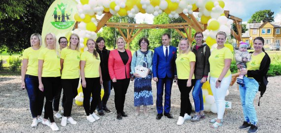 Rokiškyje atidarytos „Sparnuotos sūpynės“ 