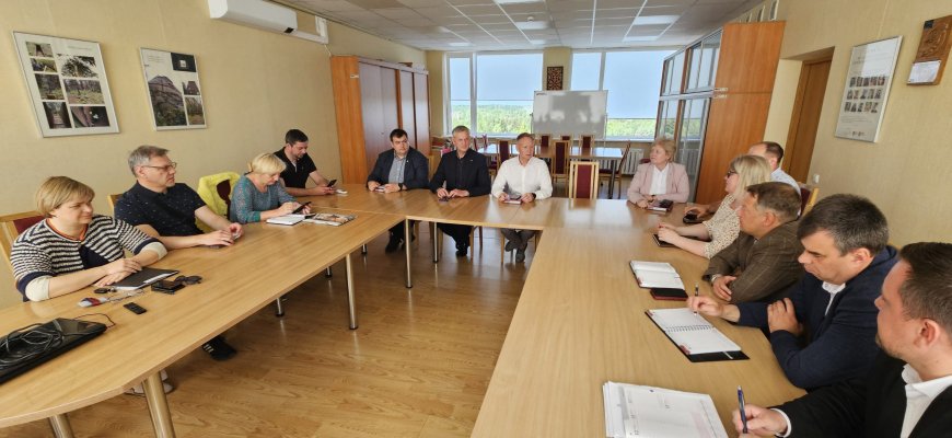 Susitikime su seniūnais aktualiausia tema buvo liūčių paplauti keliai