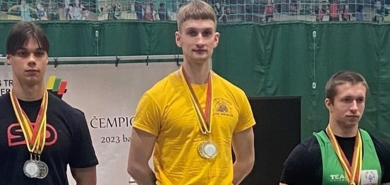 Trijų dienų trukmės jėgos trikovės varžybose pagerinti asmeniniai rezultatai (foto)