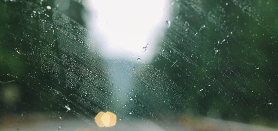 Kaip efektyviai nuvalyti automobilio langus?