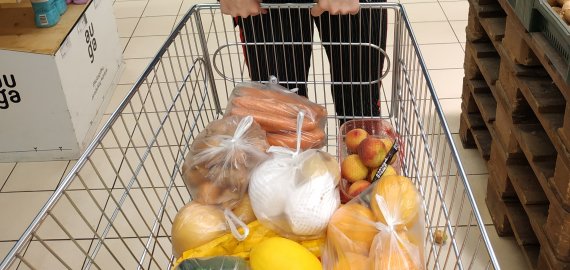 Nepasiturintiesiems bus išduodamos soc. kortelės, asmenys patys spręs, kokius maisto produktus pirkti