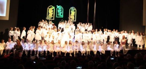 Mokykla-darželis „Ąžuoliukas“ artėjančias šventes pasitiko prasmingiau (foto)