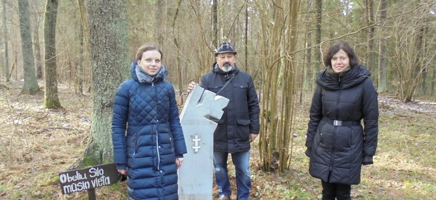 Obelių šilo mūšio vietą ženklina informacinės rodyklės