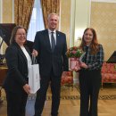 Ilzenbergo dvaras jau dešimtą kartą tapo kultūros tiltu tarp Lietuvos ir Rumunijos. Šį  renginį lydėjo ir naujos knygos apie Ilzenbergo dvaro istoriją pristatymas, ir sugrįžusios istorinės dvaro knygos, ir ypatingas įvertinimas