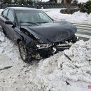 Didžiulė avarija Kauno gatvėje: „BMW“ įlėkė į privatų kiemą (foto+video)