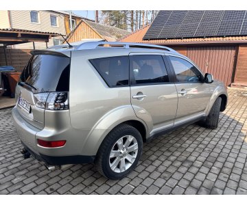 „Mitsubishi Outlander“