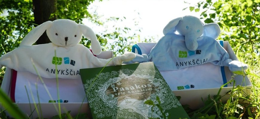 Anykščiai naujagimiams dovanoja kraitelius, Rokiškis kol kas – knygeles