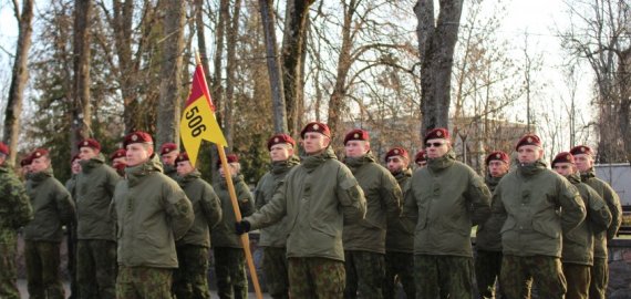 Šauktinių amžius sutrumpintas iki 23 metų, savanoriams uždrausta būti politikais