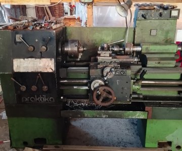 Metalo tekinimo staklės