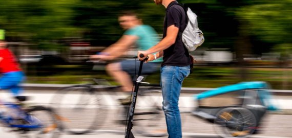 Lietuvoje daugėja eismo įvykių su elektriniais paspirtukais