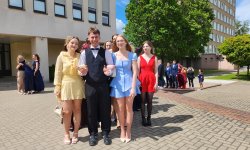 Rajono abiturientams skamba Paskutinis mokyklų skambutis: vakar šventė romuviečiai (foto+video)