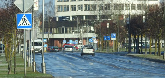Naktį eismo sąlygas sunkins plikledis ir vėjas