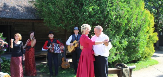 Pauliaus Širvio lyrika jaukiame muziejuje Uoginiuose ir Laukminiškiuose (foto +video)