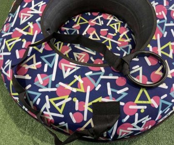 Pripučiama sniego čiuožynė su plastikiniu dugnu