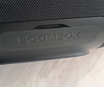 „JBL BoomBox“ kolonėlė