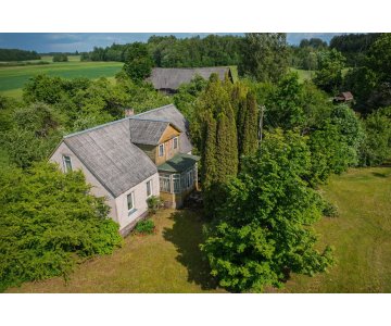 Sodyba šalia ežero