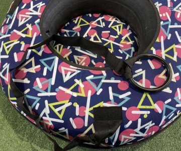 Pripučiama sniego čiuožynė su plastikiniu dugnu