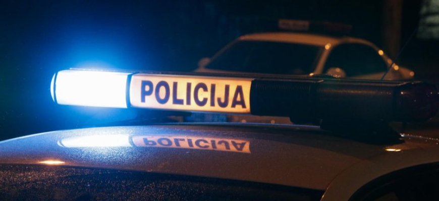 Bajoriškio kieme girtas sūnus atsitrenkė į jo automobilį