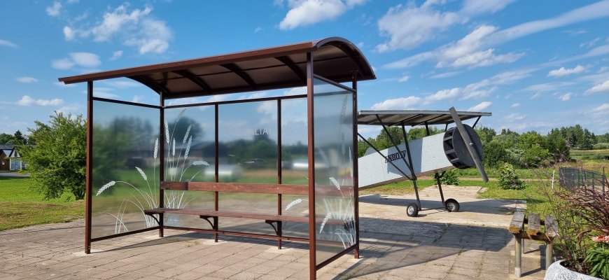 Papuošti gyvenvietę gali ir padabintos autobusų stotelės