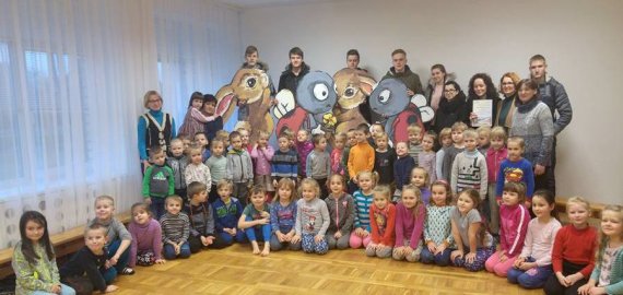 Buvę auklėtiniai papuošė darželio 