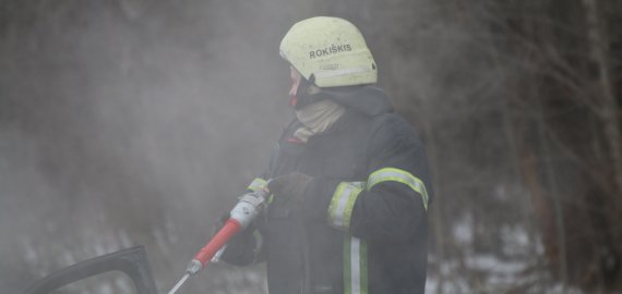 Liepsnojo automobilis