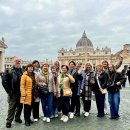 Vietoj pasiskolintų eksponatų į Vatikaną „grįžo“ krašto muziejaus kolektyvas