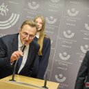 Kelionė į Lietuvos valdžios užkulisius: moksleiviai pažino Seimo darbą (video+foto)