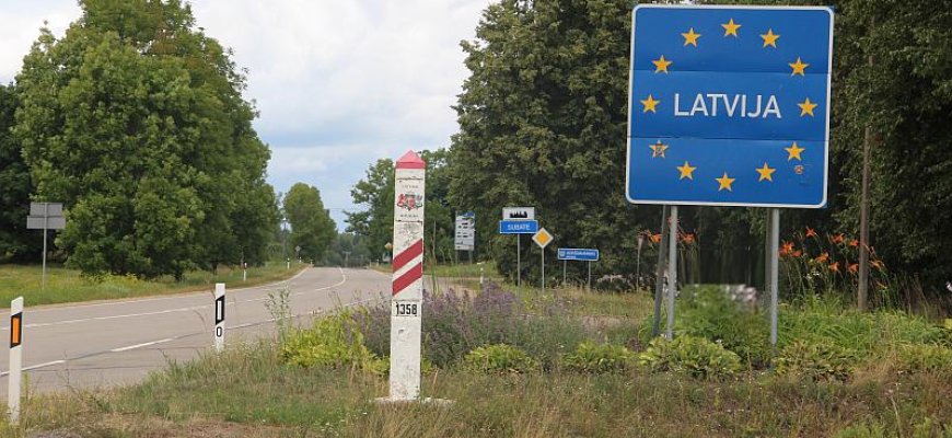 Lietuvos-Latvijos pasienyje vėl ištisą parą budi pareigūnai, vykdomi transporto priemonių patikrinimai