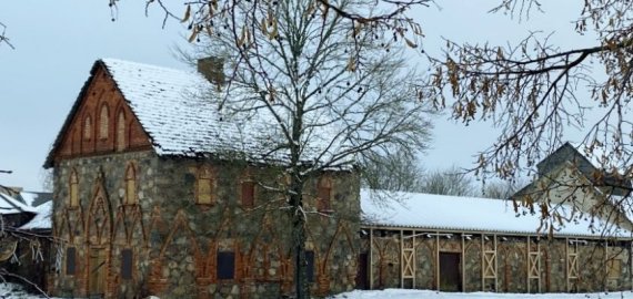 Pokyčiai Rokiškio dvaro sodyboje: pašalinta avarijos grėsmė alaus darykloje, sutvarkyti rūmų fasadai, dvaro virtuvė