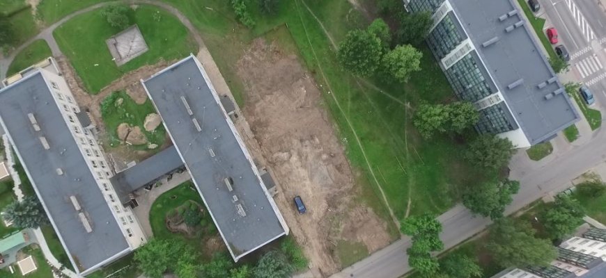Rokiškyje įrenginėjama nauja automobilių stovėjimo aikštelė (video)