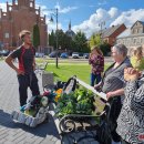 Keliautojas jau namuose: D. Mikalkėnui užkabintas ąžuolo vainikas ir iškeptas kelio formos tortas (foto+video)