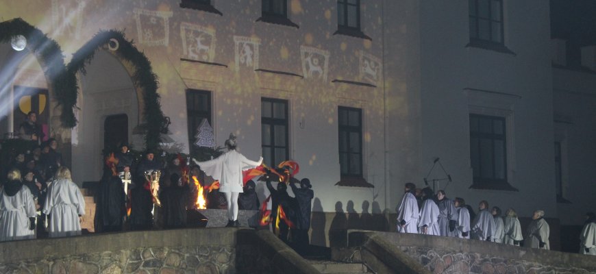 Atsisveikinimas su Kultūros sostinės titulu, iššūkis didmiesčių eglėms bei eilės prie traukinuko (video)